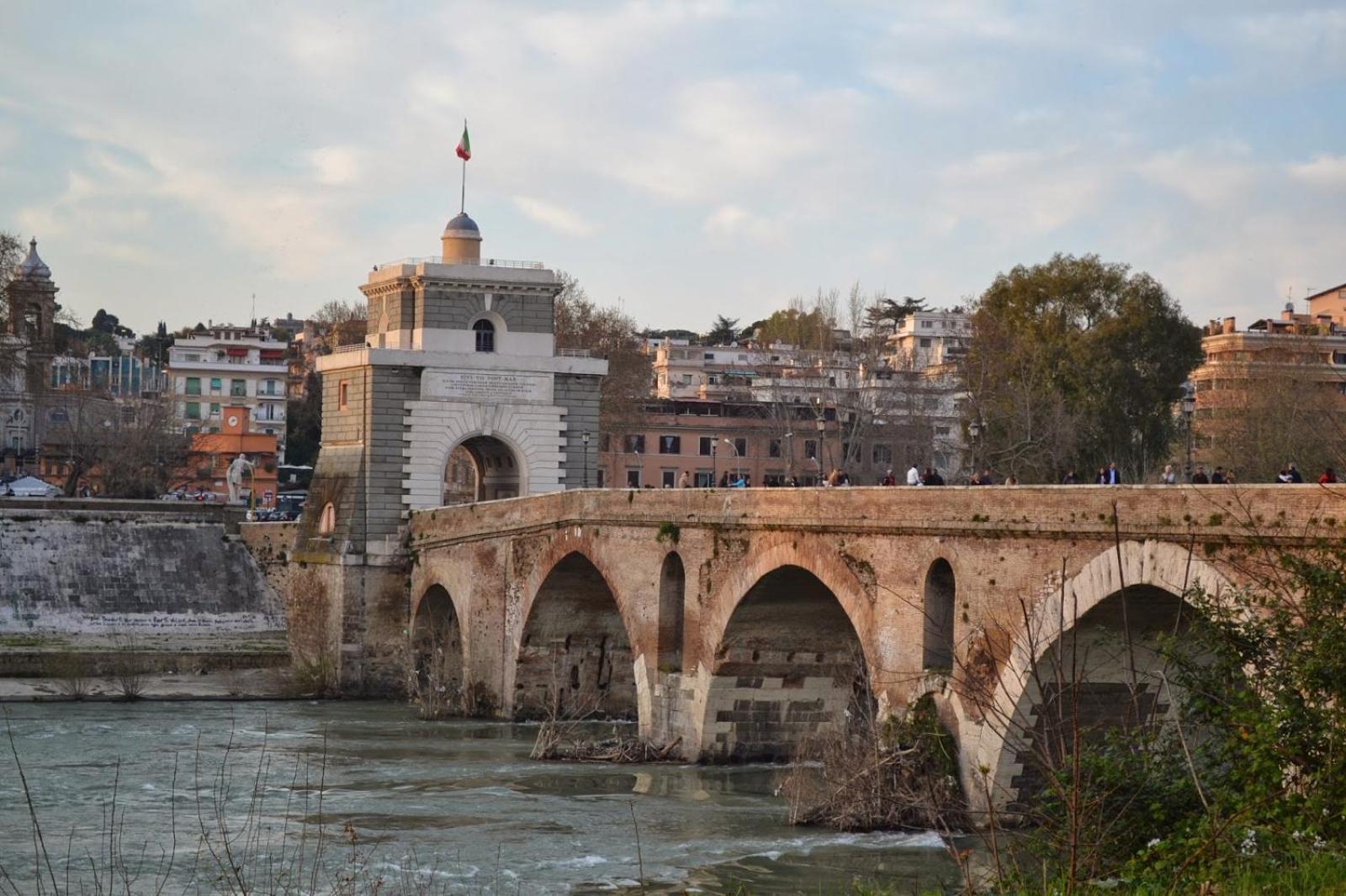 Dolcevita Ponte Milvio Rome Buitenkant foto